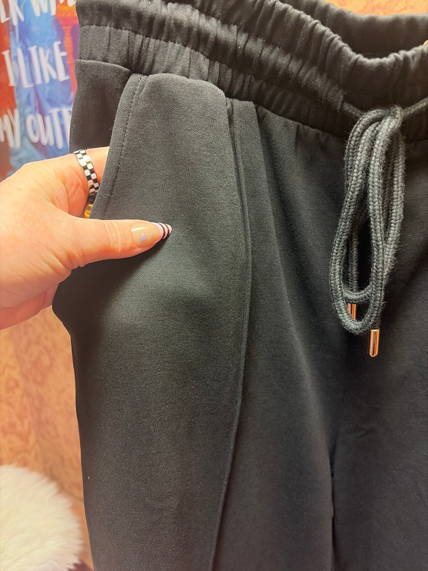 Entro sailor pants featuring a relaxed fit with a high waist and wide legs, showcasing stylish, comfortable casual wear.