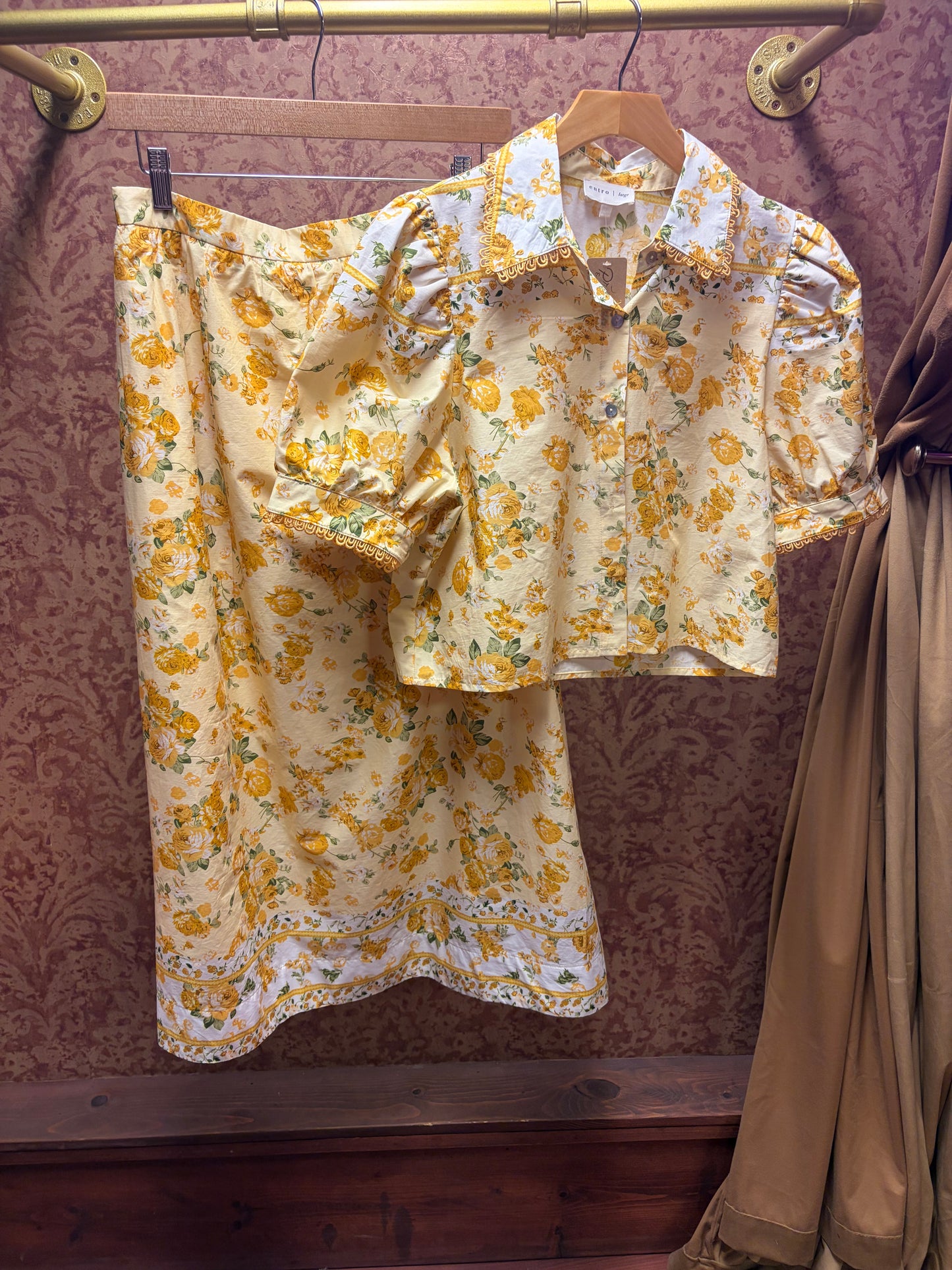 Entro summer picnic skirt with floral pattern, lightweight fabric, and casual style perfect for warm-weather outings.