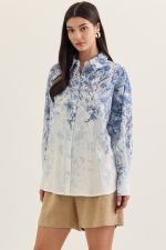 Blue Entro flower blouse with a feminine floral pattern and lightweight fabric, perfect for casual or semi-formal wear.