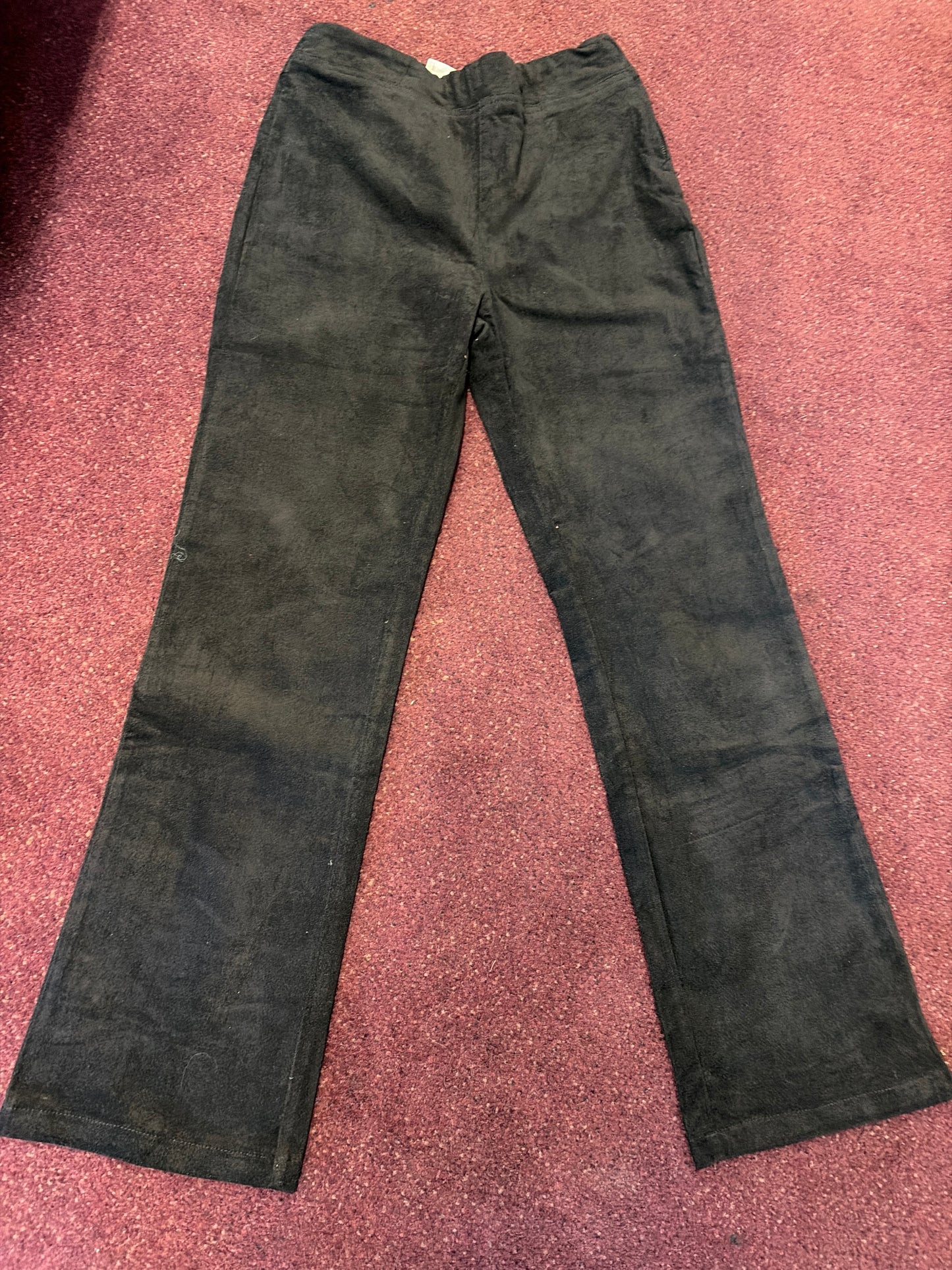 Very J National Velvet Pants, stylish women's velvet pants displayed on a model with a relaxed fit and rich velvet texture.