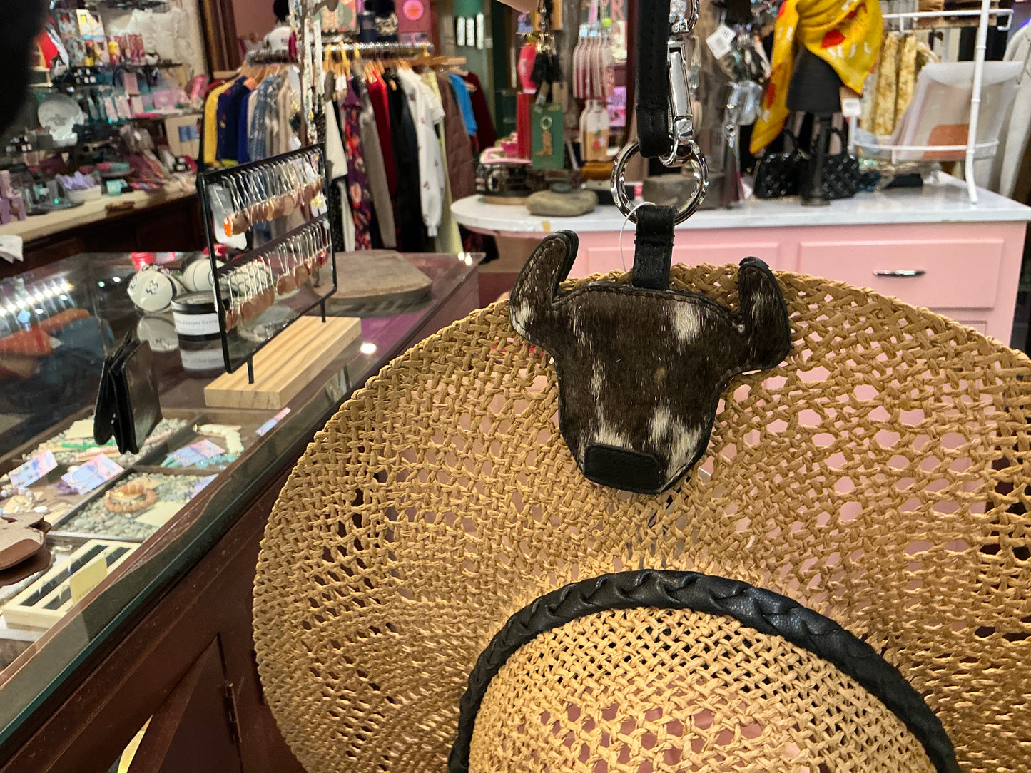 ili New York Buffalo head hat holder clip displaying a stylish buffalo head design for securing hats and accessories.