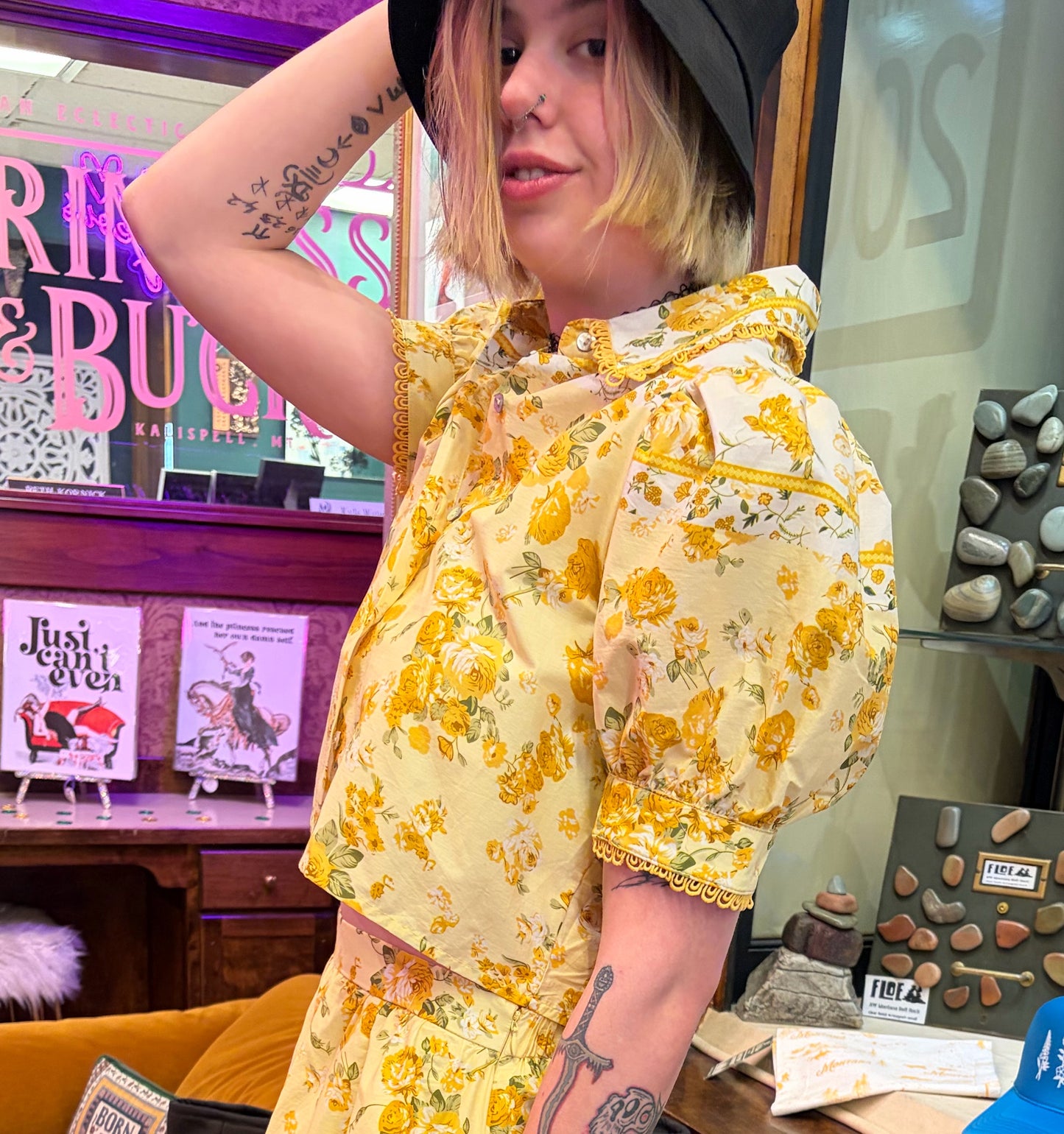Entro Summer Picnic Top, casual sleeveless blouse with floral print and lightweight fabric, perfect for warm weather.