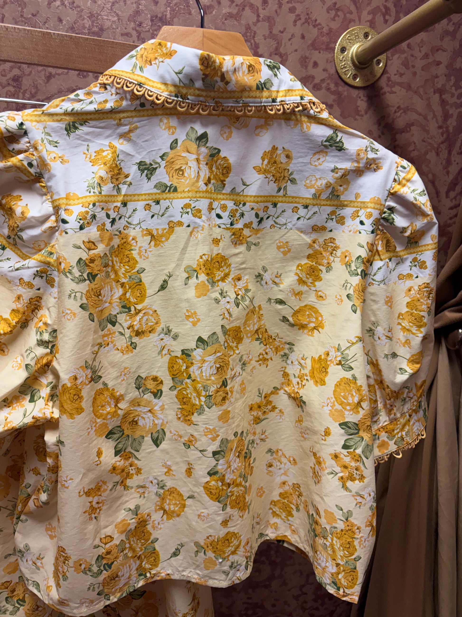 Entro Summer Picnic Top featuring lightweight fabric and floral print, perfect for casual summer outings.