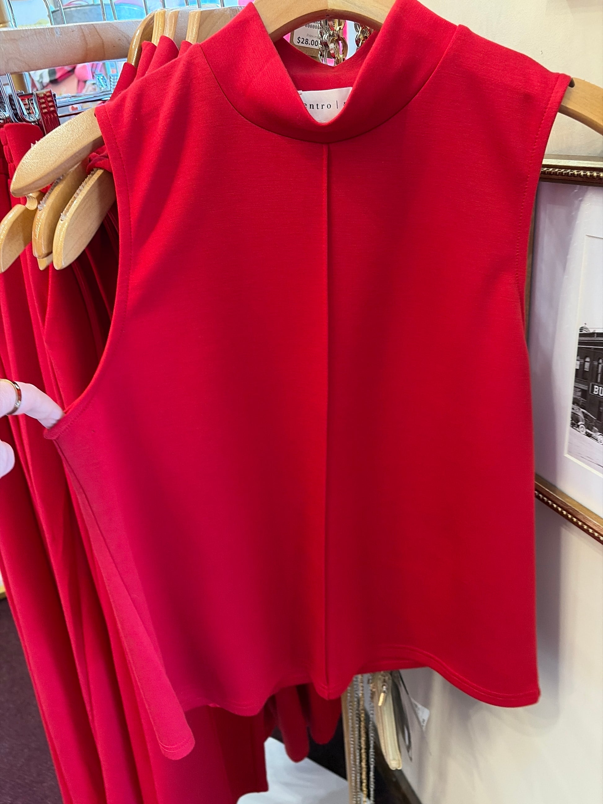 Fire red Entro top with short sleeves and a round neckline, displayed on a hanger against a neutral background.