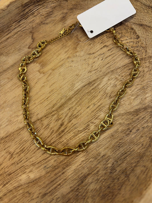 Elegant MIA Necklace from CHANSUTTPEARLS featuring lustrous pearls and delicate chain design.