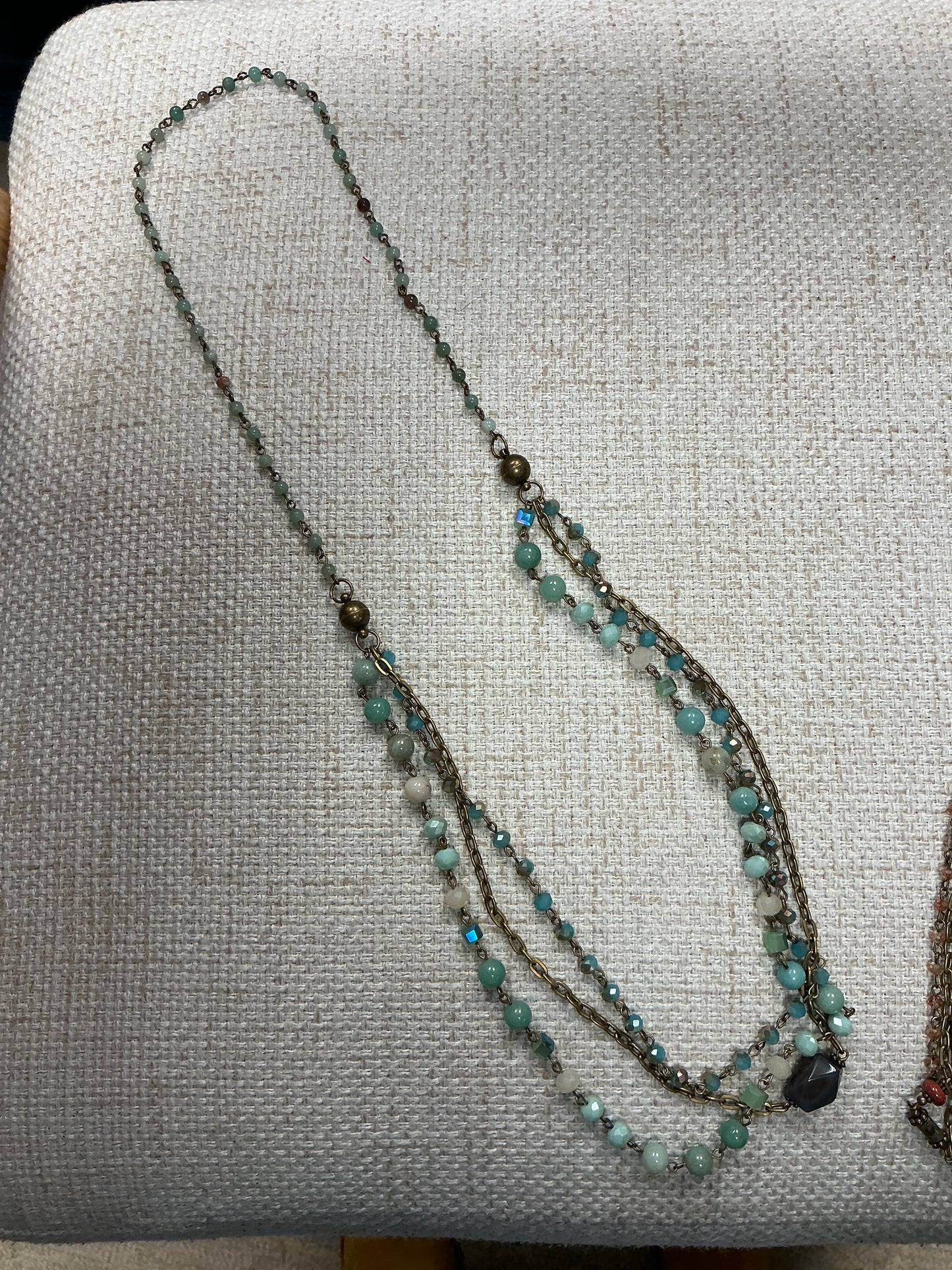 American Unique Group 2-in-1 beaded necklace with colorful beads and layered design, showcasing versatile fashion accessories.