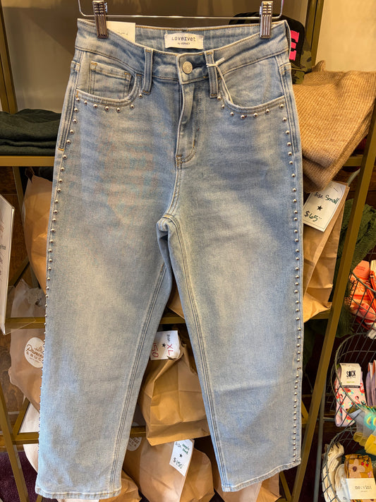 Vervet Honorable Jean, a pair of stylish denim jeans with a classic fit and light wash, displayed on a neutral background