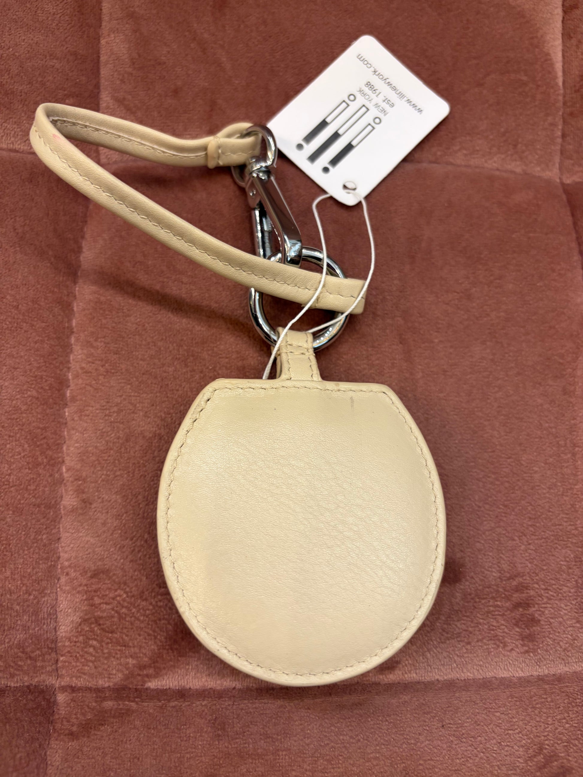 ili New York horseshoe-shaped hat holder clip for organizing and displaying hats on walls or hooks.