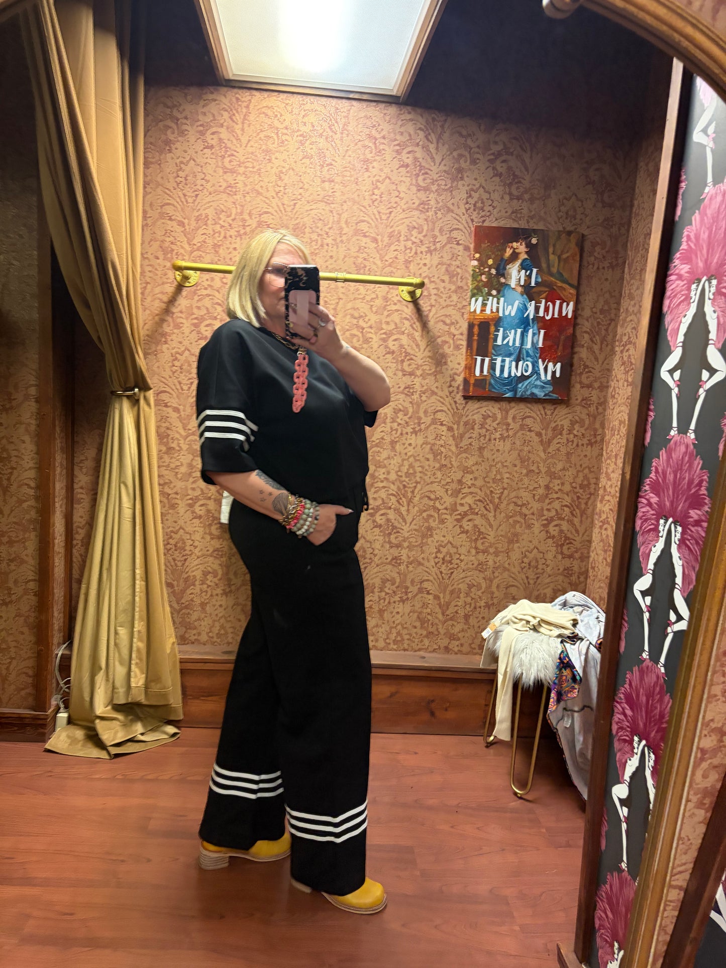 Entro sailor pants in navy with a relaxed fit, featuring a high waist and wide-leg design, displayed on a neutral background.