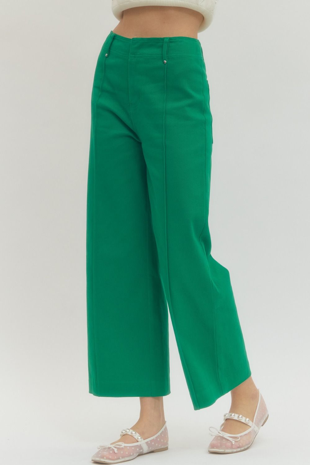 Entro Mrs. Green Jeans, classic denim jeans with a relaxed fit, visible front and back pockets, and a medium wash finish.