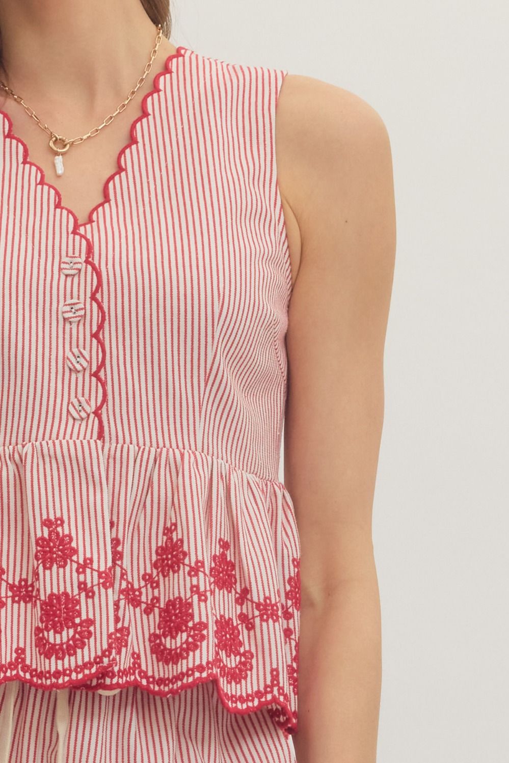 Entro Flouncy Twill Top blouse with floral pattern and ruffled details, showcasing chic and feminine style.