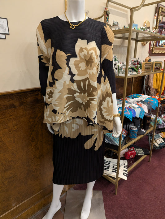 Black and olive pleated top by Current Air, stylish women's top with pleated fabric and relaxed fit.